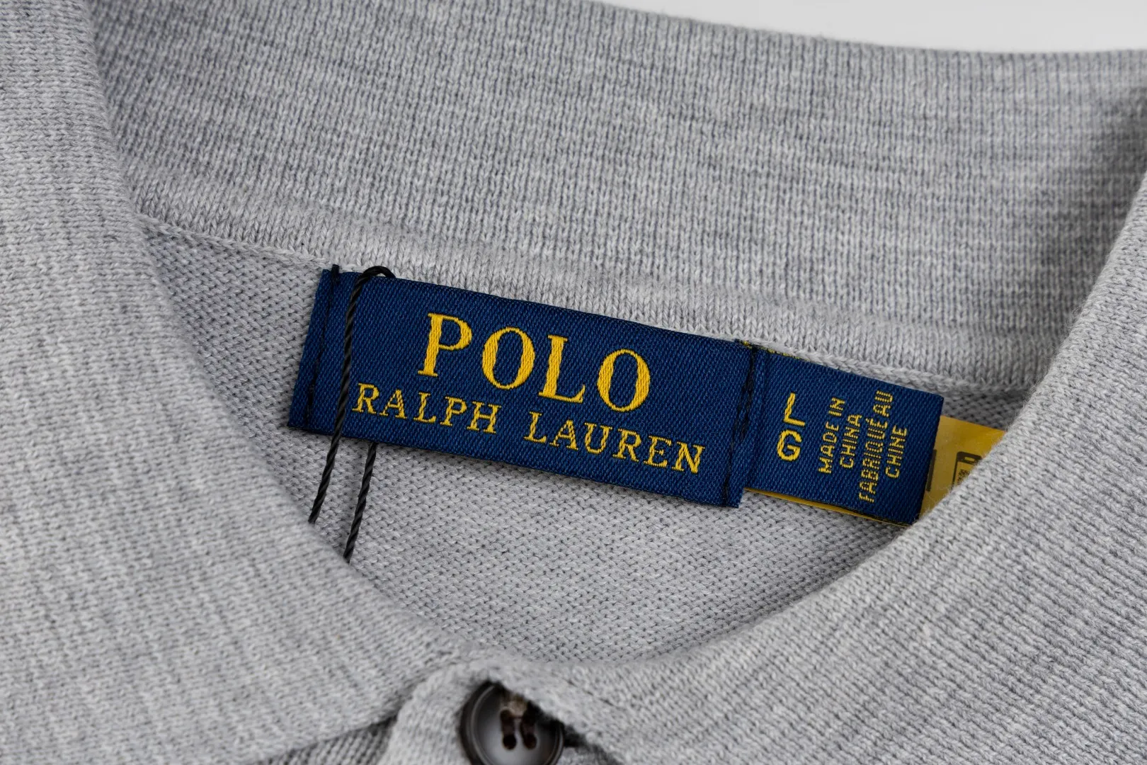 P206 Style number: R07 Ralph Lauren knitted pony embroidered lapel polo shirt three-button pullover open chest long-sleeved sweater. Official website synchronized. Same style for men and women. Classic cotton yarn. 100% white cotton. High-quality goods. Classic style has always been very popular! The workmanship details are very good! The simple lapel polo pullover sweater is always the standard, with classic brand embroidery on the chest! All major stars have the same style! Best for couples. High quality goods! Xinjiang cotton micro-elastic and smooth fabric is of great quality. Pure cotton is soft and skin-friendly. Color #White Blue Gray Dark Gray Khaki Military Green Navy White Label Navy Blue Red Label Black Red Label Black White Label Pink Size#S M L